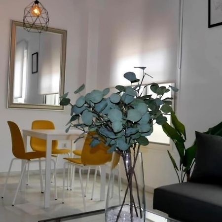 Malaga City One Bedroom Apartment By Namaste Elite Bagian luar foto