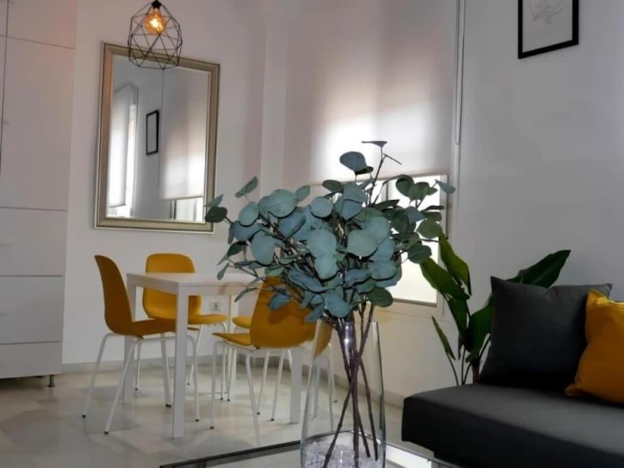 Malaga City One Bedroom Apartment By Namaste Elite Bagian luar foto